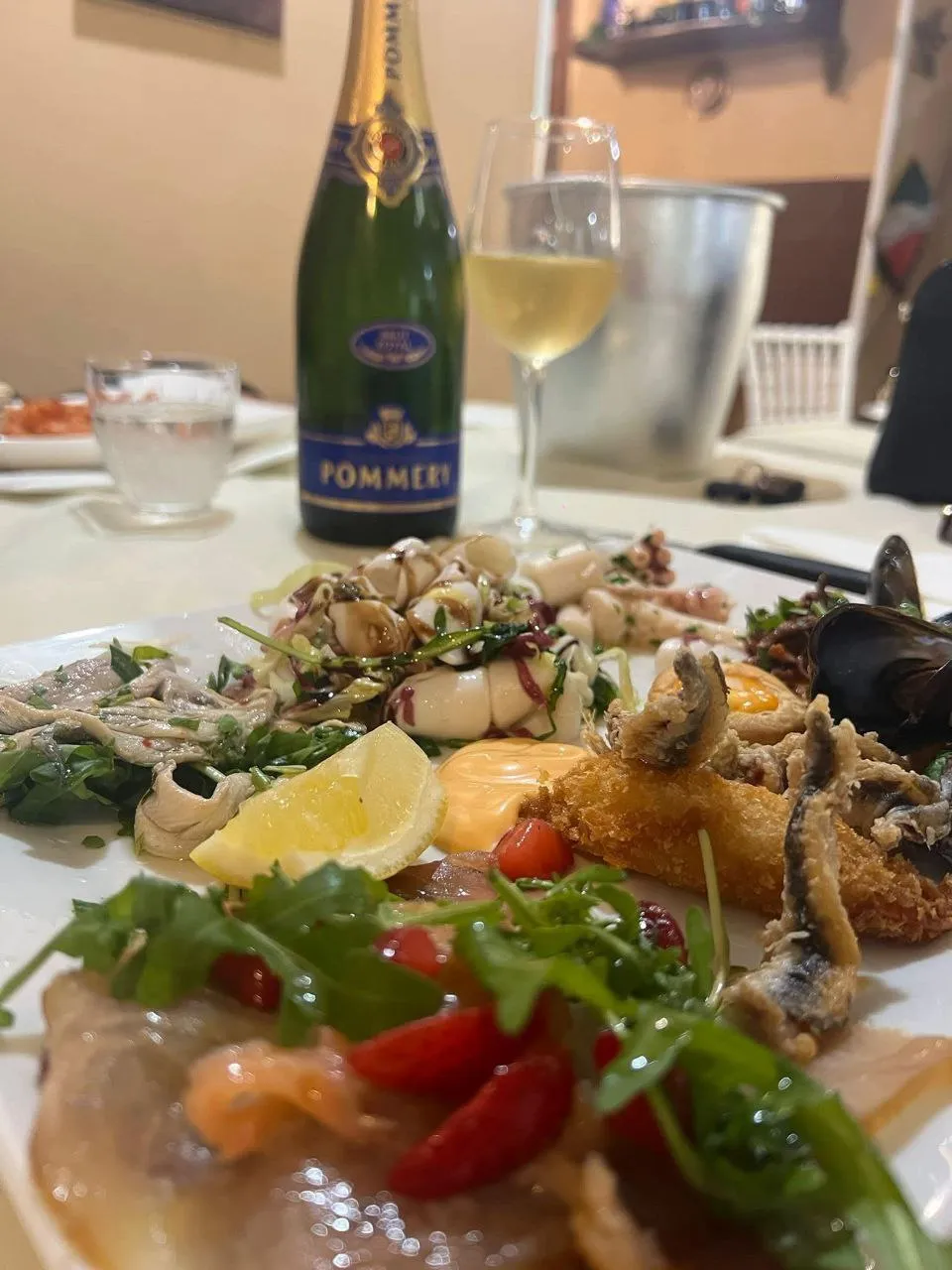 Antipasto di Mare con Vino